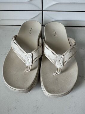 Vionic Women's WIDE High Tide II Cream Flip Flop Sandals